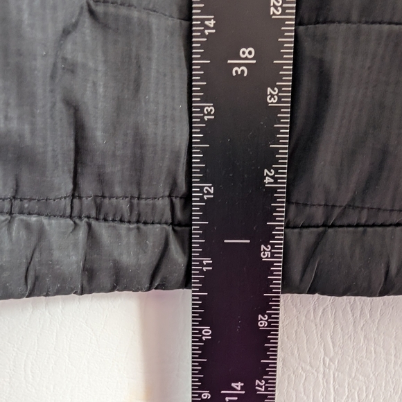 Icebreaker MerinoLOFT Black Wool Insulated Hooded Puffer Jacket - XS - Picture 10 of 15